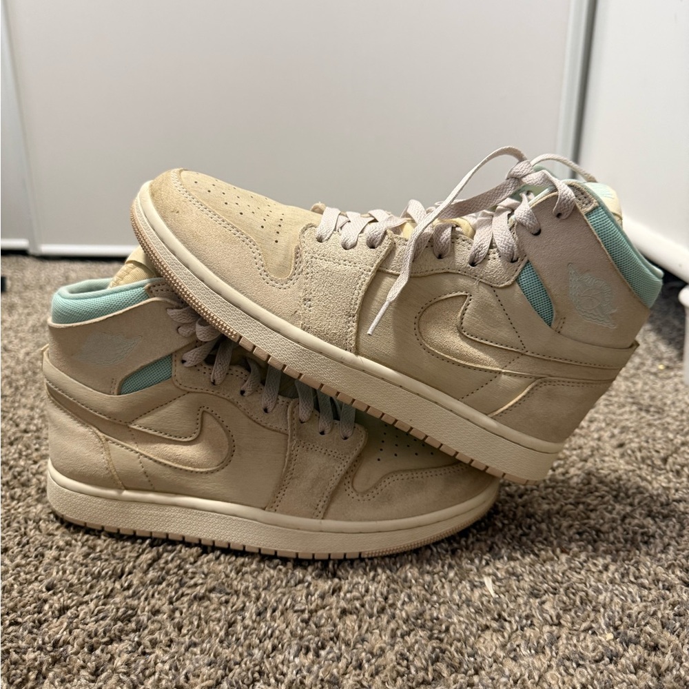 Nike Air Jordan 1 Mid Cream with Teal Accents - Picture 2 of 8